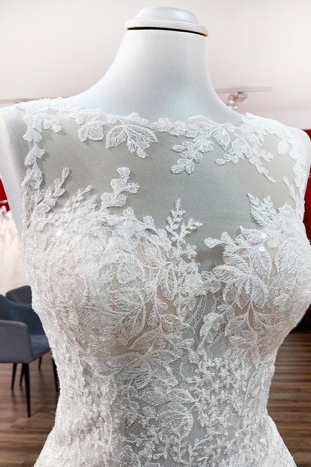 Elegant A-line Jewel Tulle Wedding Gown Featuring Lace Appliques