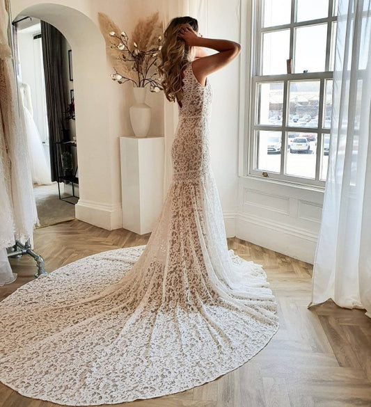 Elegant Mermaid V-neck Lace Wedding Dress with Open Back