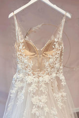 Sweetheart Neckline A-Line Tulle Wedding Dress with Spaghetti Straps and Lace Appliques