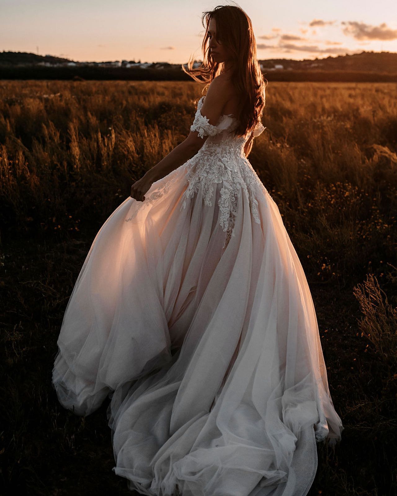 Elegant Off-the-shoulder A-Line Wedding Dress with Lace Appliques and Tulle Train