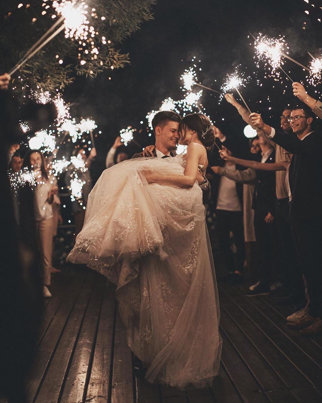 Elegant V-neck A-line Wedding Gown with Tulle Lace and Spaghetti Straps