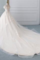 Elegant Off-the-Shoulder Princess Wedding Gown in Tulle with Lace Appliques