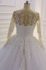 Graceful Long-Sleeve Lace A-Line Bateau Bridal Gown Featuring Pearl Tulle Appliques