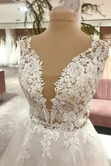 Sweetheart A-Line Wedding Dress with Appliques Lace in Floor-Length Tulle