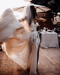 Elegant Sweetheart A-line Wedding Gown with 3D Floral Lace and Tulle