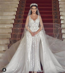 Elegant V-neck Mermaid Wedding Gown with Long Tulle Lace and Detachable Train