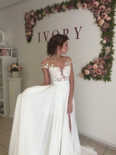 Elegant A-Line Wedding Dress with Chiffon Lace Ruffles and Side Slit Appliques