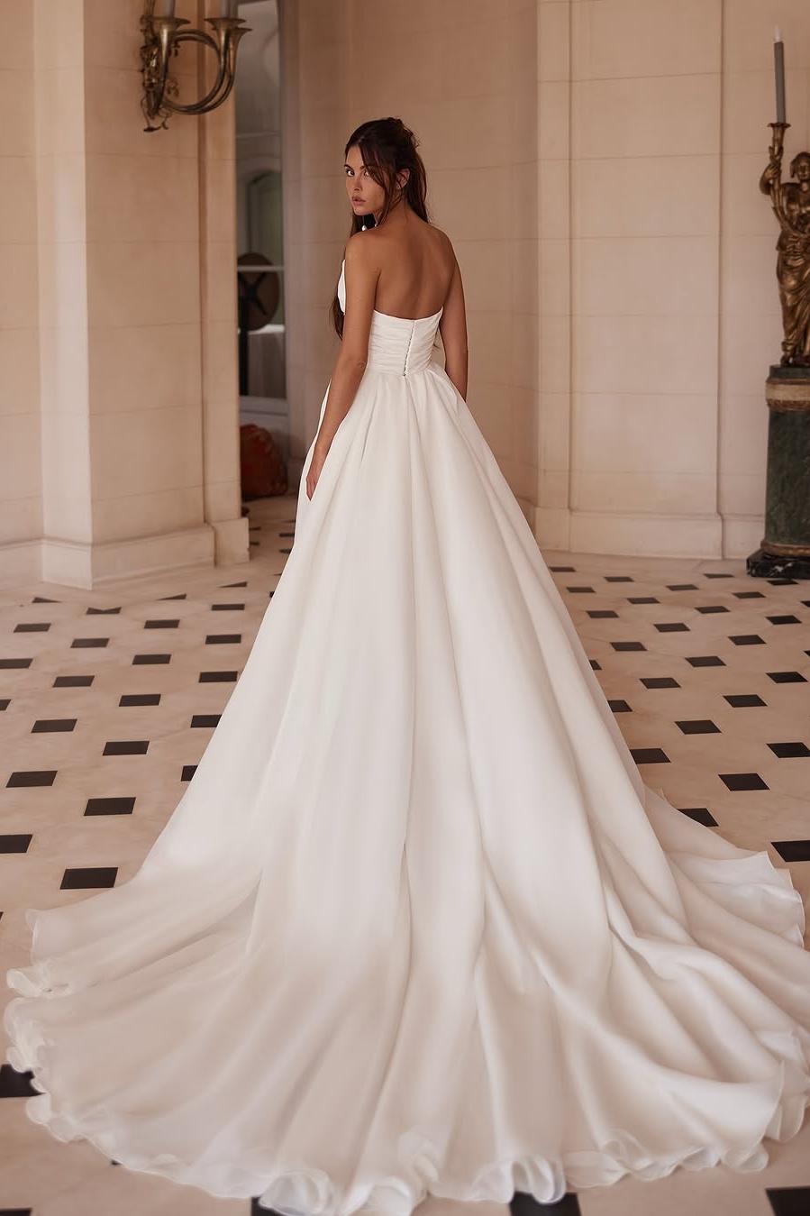Strapless Long V-Neck Wedding Dress in Elegant White Chiffon with Split