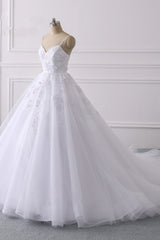 V-Neck Tulle Wedding Dress with Elegant Spaghetti-Straps and Lace Appliques
