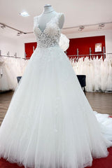Elegant A-line V-neck Tulle Wedding Gowns with Eye-catching White Lace Ruffles