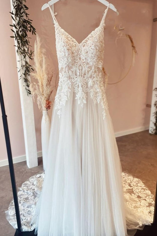 Elegant Backless A-line Tulle Wedding Dresses with Lace Appliques