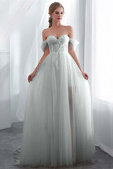 Elegant Long Tulle Wedding Dress with Off-the-Shoulder Design
