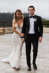 Elegant Mermaid Wedding Gown with Lace V-Neck and Spaghetti Straps
