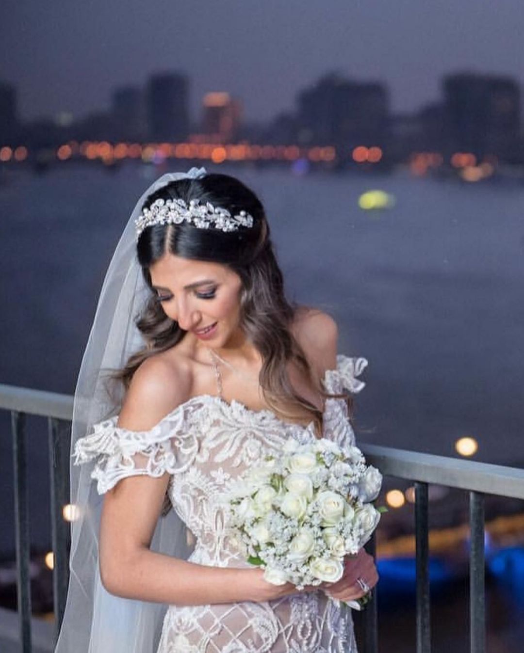 Long Off-the-shoulder Mermaid Wedding Dress in Elegant Lace Tulle