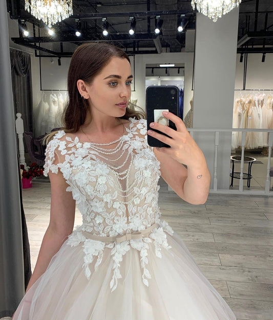 Elegant A-Line Bateau Tulle Floor-length Bridal Gown with Lace Appliques and Bowknot Sash
