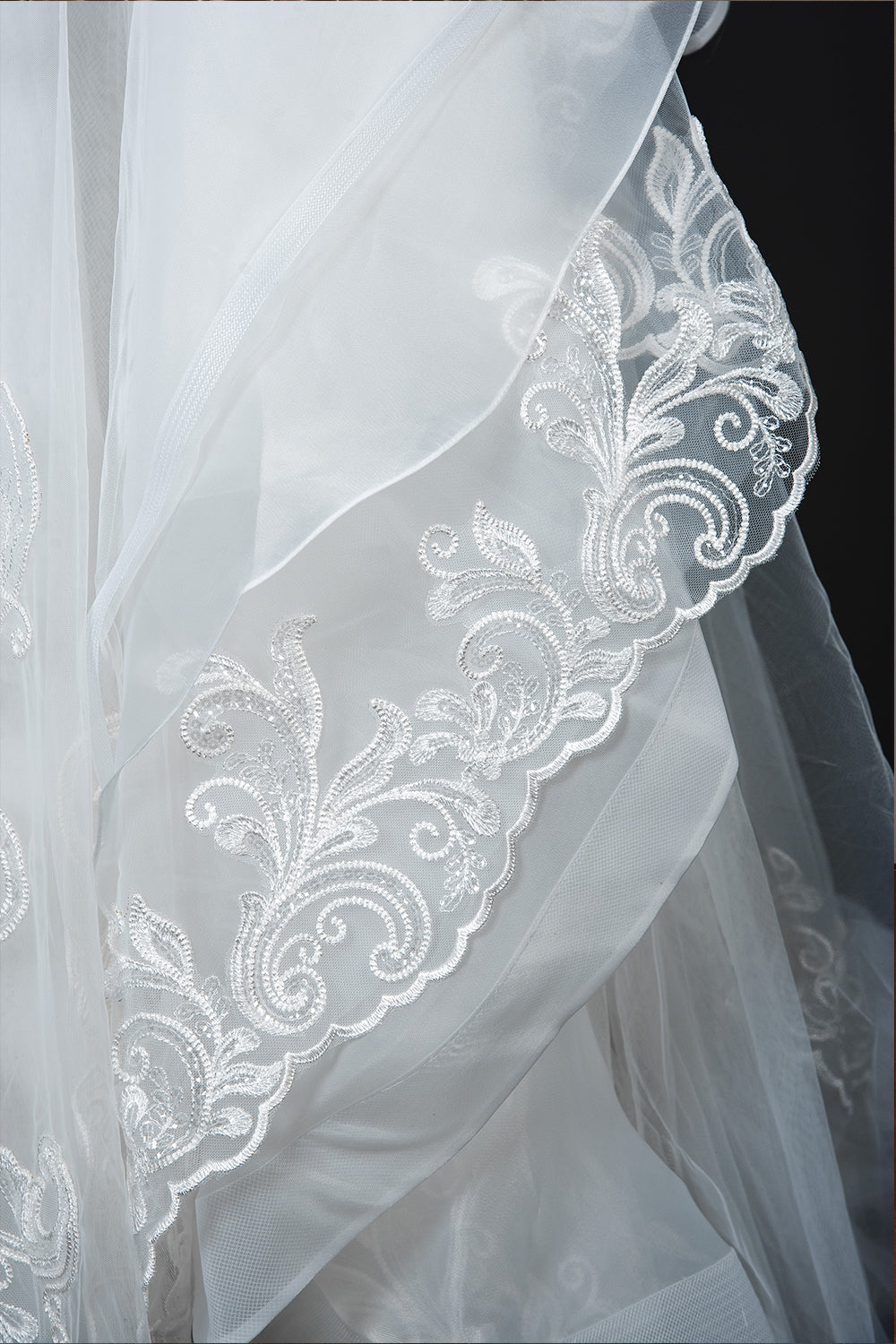Elegant Long Sleeve Ruffled Ball Gown Wedding Dress Featuring Lace Appliques