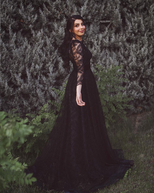 Elegant Black A-line Wedding Gown with Long Tulle Lace Sleeves