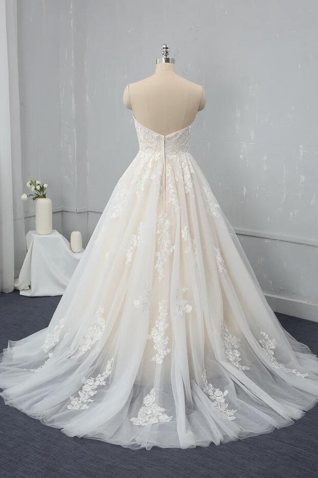 Elegant Sweetheart A-Line Wedding Gown with Backless Design and Tulle Lace Appliques