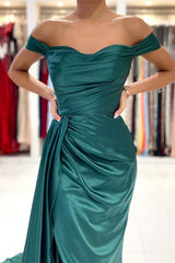 Stunning Off-the-Shoulder Dark Green Mermaid Prom Dress With Split