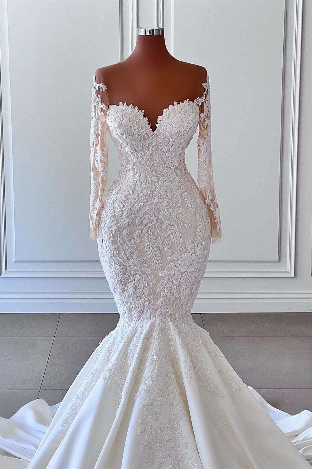 Sweetheart Mermaid Wedding Dress with Long Sleeves and Applique