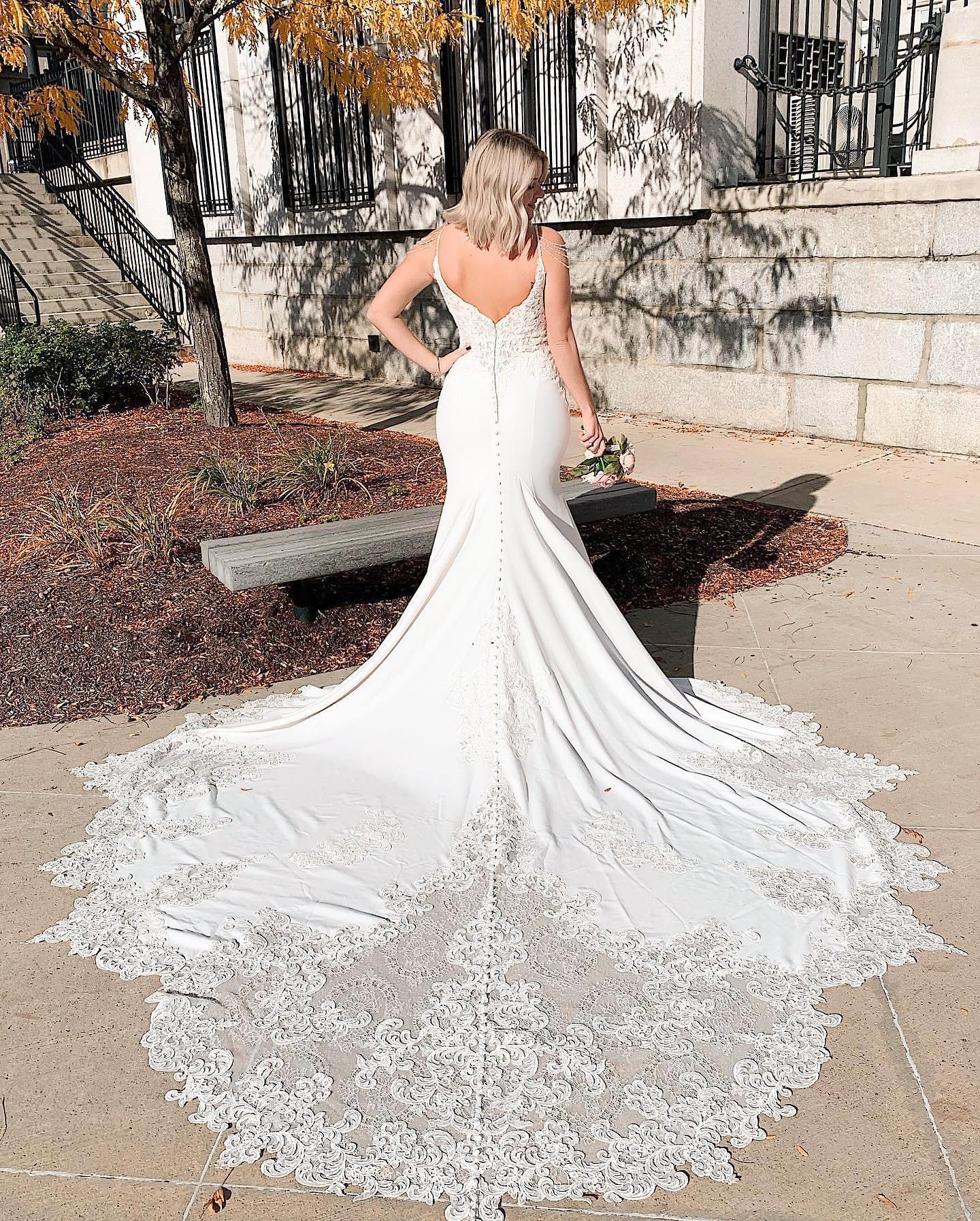Elegant V-neck Backless Spaghetti Strap Mermaid Bridal Gown Featuring Lace Appliques