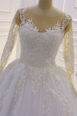 Graceful Long-Sleeve Lace A-Line Bateau Bridal Gown Featuring Pearl Tulle Appliques