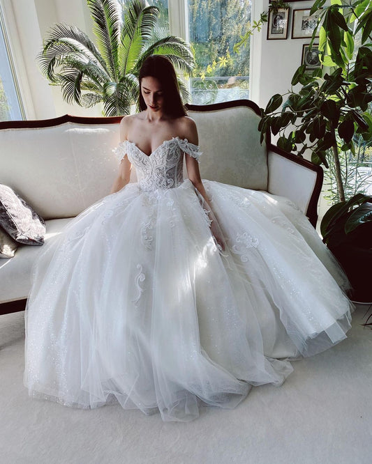 Elegant Off-The-Shoulder A-Line Wedding Gown in Tulle