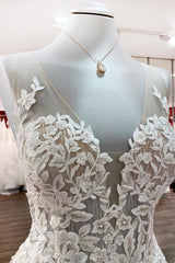 Elegant Sleeveless A-line Tulle Wedding Dress with Ruffles and Lace Appliques
