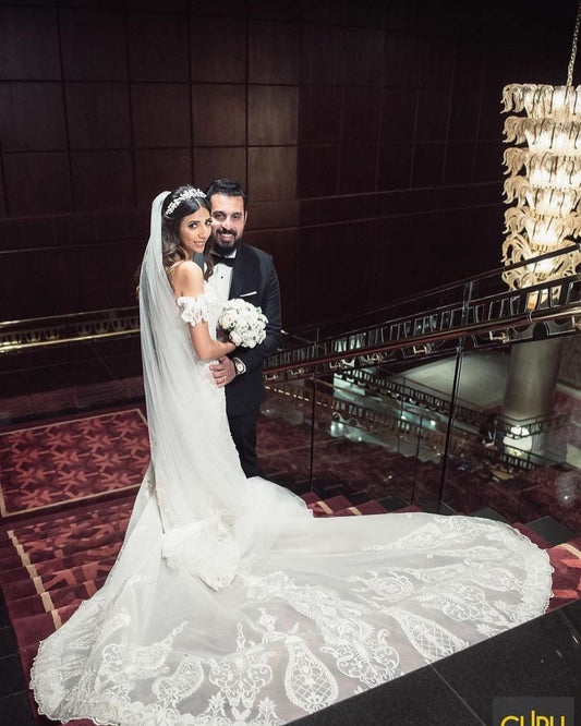 Long Off-the-shoulder Mermaid Wedding Dress in Elegant Lace Tulle