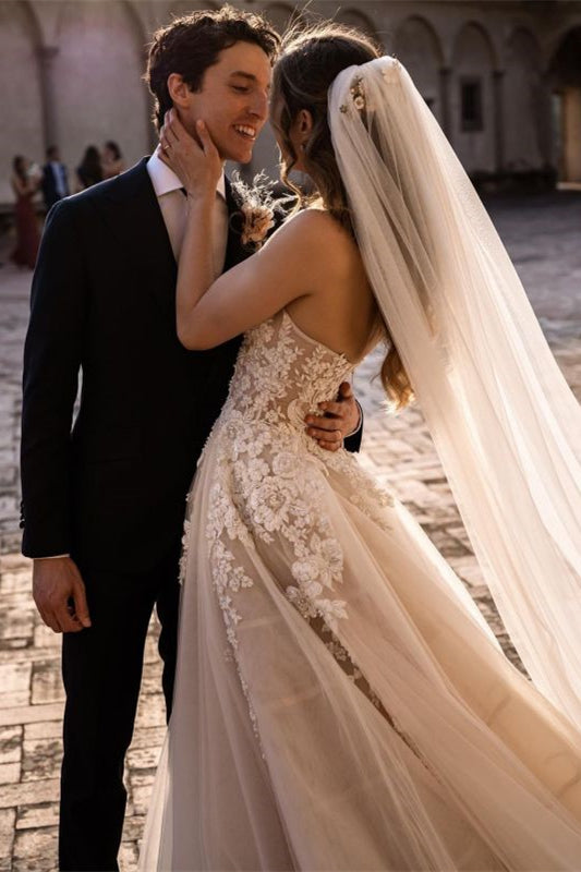 Princess Wedding Dress in Tulle with Sweetheart Neckline and Lace Appliques