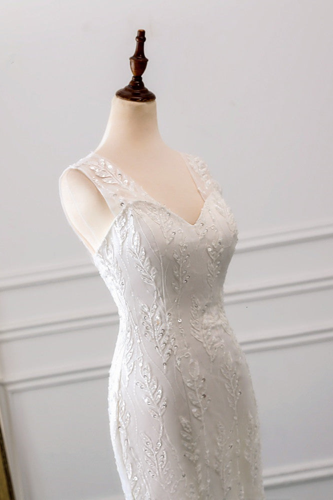 Elegant Long Mermaid V-neck Wedding Gown in Tulle with Beadings