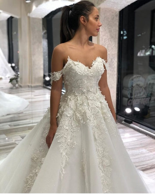 Sweetheart Off-the-Shoulder A-Line Wedding Dress in Tulle With Lace Appliques