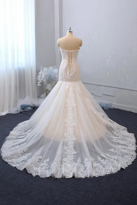 Elegant Sweetheart Mermaid Wedding Gown in Backless Tulle with Lace Appliques