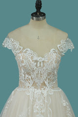 Elegant Bateau Neckline Wedding Gown with Floor-length A-Line Ruffles and Lace Tulle Appliques