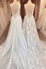 Open Back Vintage Sweetheart Wedding Dress with Ruffles and Lace Appliques in A-Line