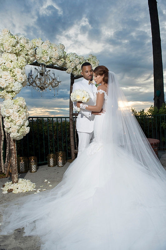Wedding Dress With Lace Appliques in a Mermaid Off-the-Shoulder Style