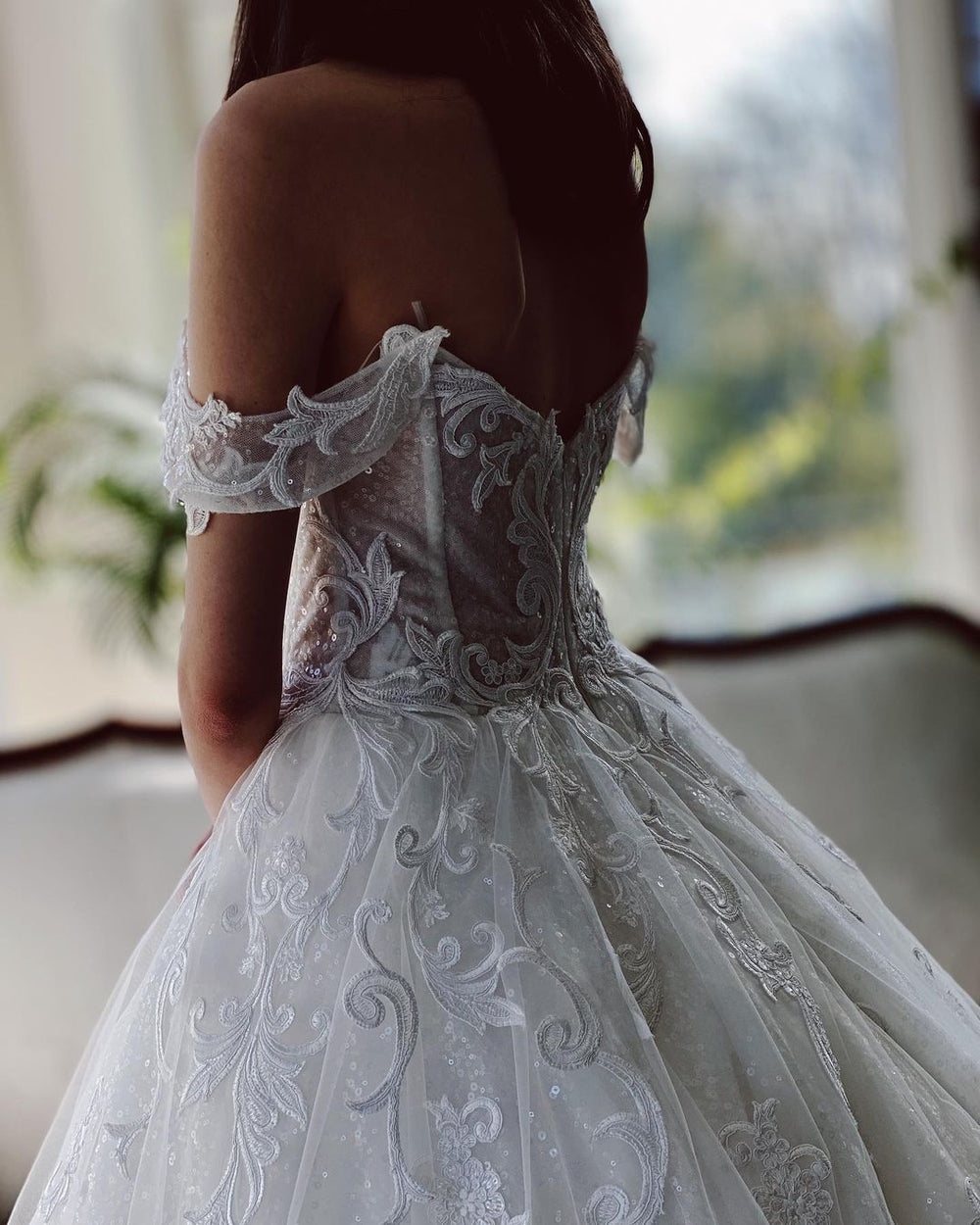 Elegant Off-The-Shoulder A-Line Wedding Gown in Tulle