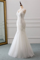 Elegant Long Mermaid V-neck Wedding Gown in Tulle with Beadings