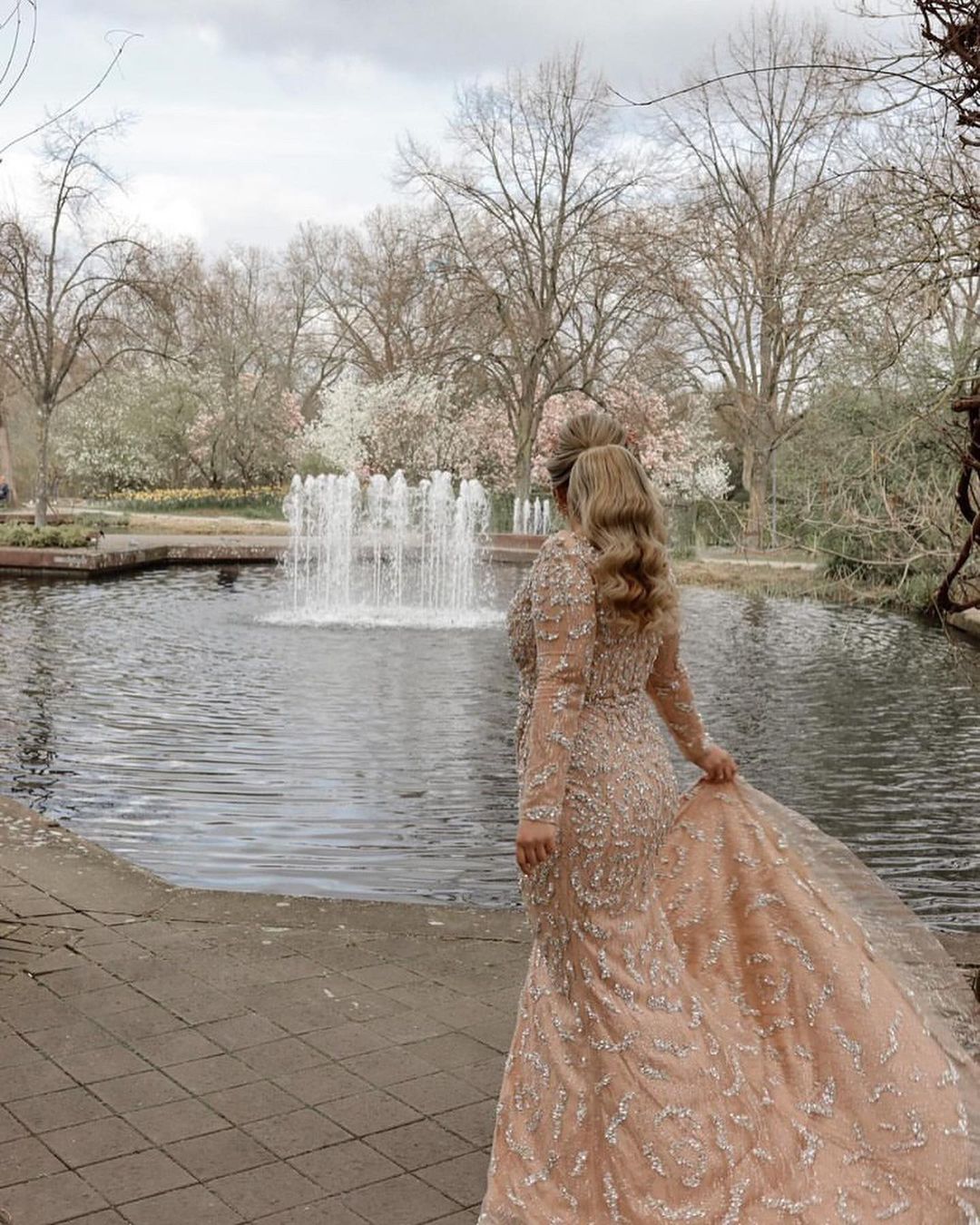 Elegant V-neck Mermaid Wedding Gown with Long Sleeves and Slit