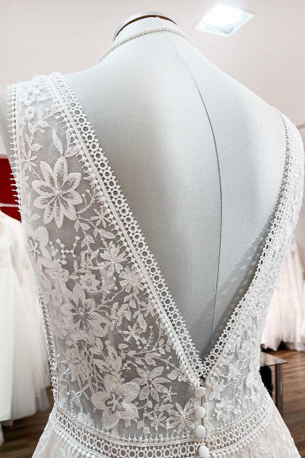 Elegant A-Line Lace Wedding Gowns with Open Back and Tulle Appliques