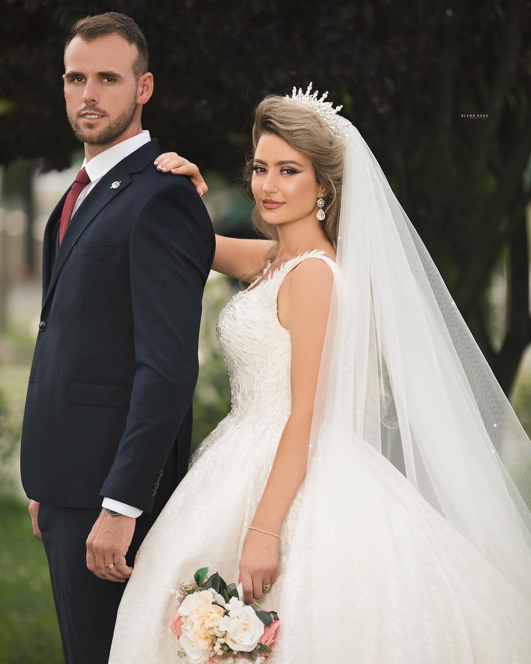 Elegant Princess V-neck Bridal Gown Featuring Tulle Lace