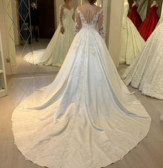 Elegant Sweetheart Pearl Satin A-Line Wedding Gown with Lace Appliques and Long Sleeves
