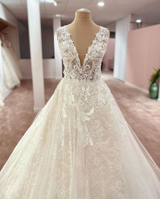 Elegant Deep V-neck A-Line Floor-length Wedding Gown with Wide Straps and Lace Tulle Appliques