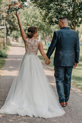 Sleeveless Bateau A-Line Wedding Dress in Tulle and Lace
