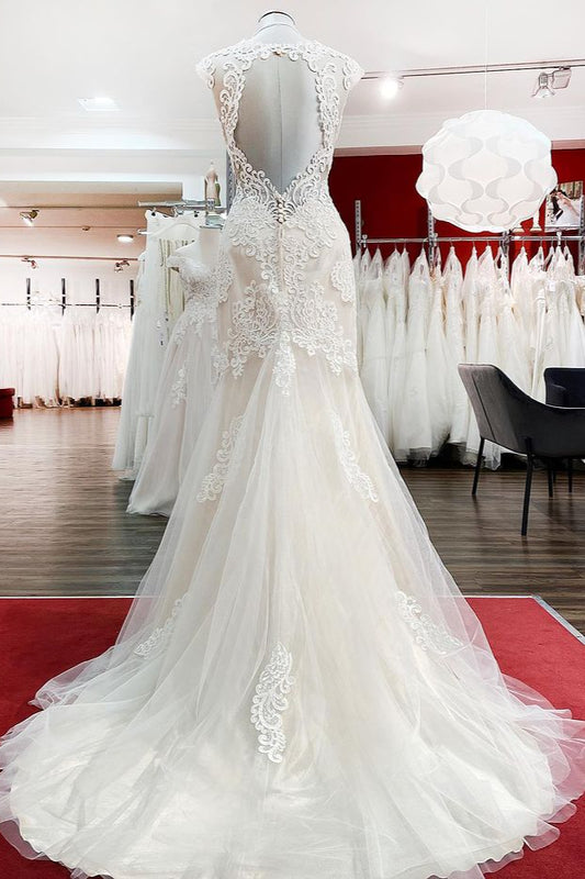 Elegant Open-Back Mermaid Wedding Dress with Sweetheart Neckline and Lace Appliques