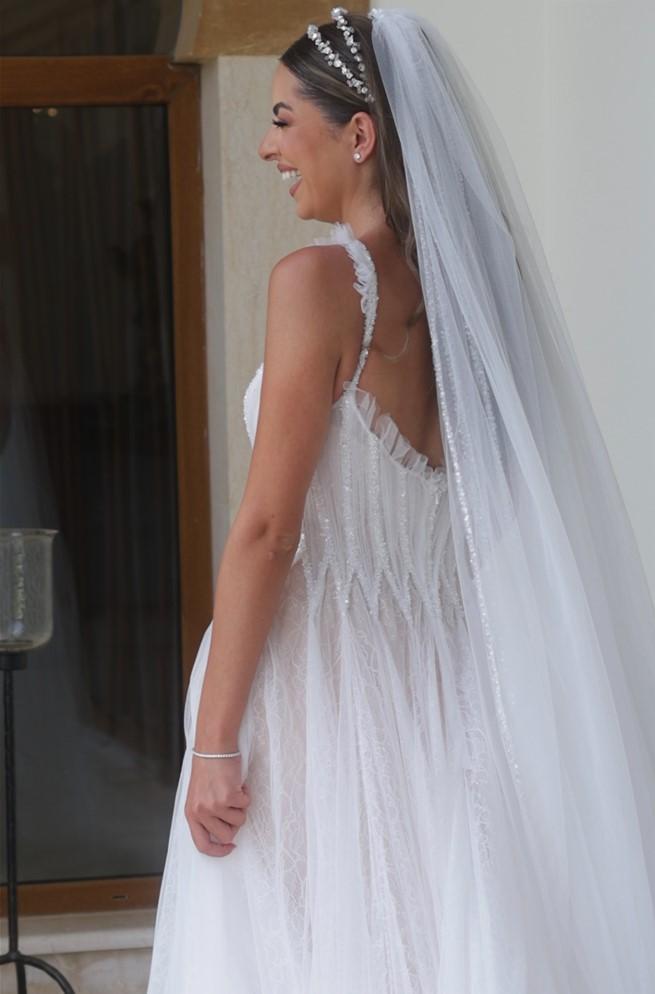 Sleeveless White A-Line Wedding Dress with Elegant Tulle, Spaghetti Straps, Sequins, and Lace