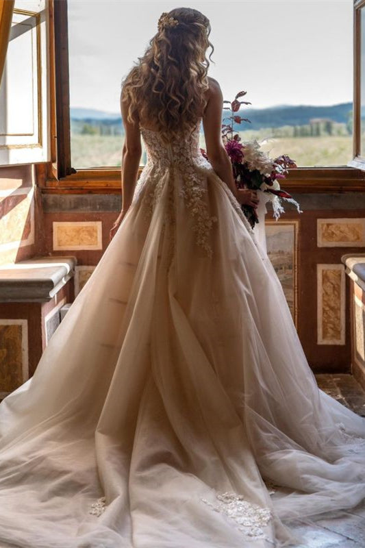 Princess Wedding Dress in Tulle with Sweetheart Neckline and Lace Appliques