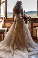 Princess Wedding Dress in Tulle with Sweetheart Neckline and Lace Appliques