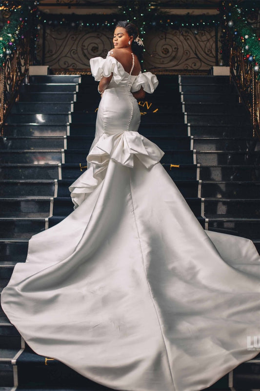 Sweetheart Mermaid Wedding Dress with Bubble Sleeves Applique and Cathedral Train