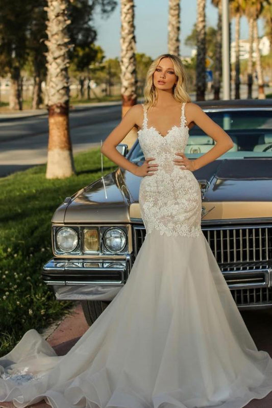 Elegant Backless Mermaid Wedding Gown with Sweetheart Neckline and Lace Details